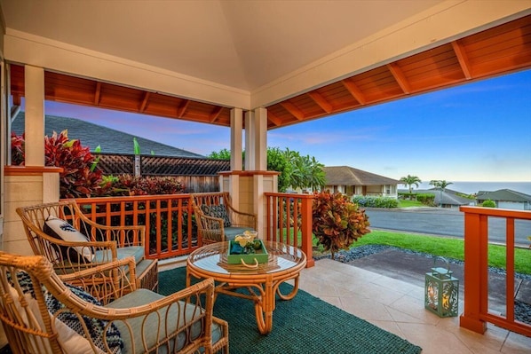 Enjoy your evening ocean views on the front lanai
