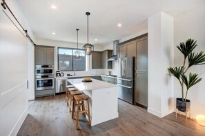 Kitchen with large island area for 4