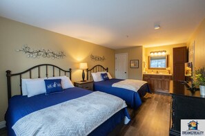 Bedroom 2~ 2 Queen Size Beds