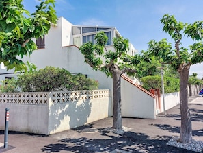 Ciel, Bâtiment, Nuage, Propriété, Plante, Ombre, Surface De La Route, Maison, Architecture, Lot Terre