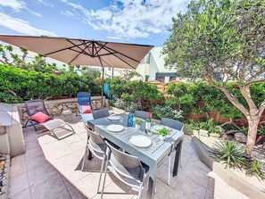 Wohnung, Stuhl, Balkon, Resort, Hotel, Bucht, Küche & Esszimmer Tisch, Gartenmöbel, Ferienort