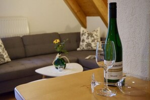Ferienwohnung Pfaffenberg mit Balkon-Wohnzimmer