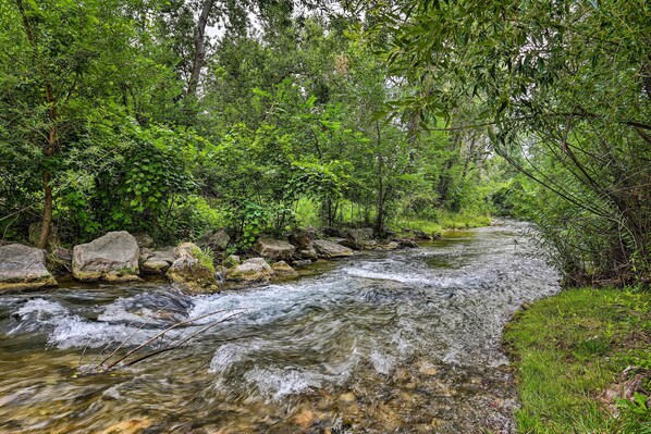 Spearfish Vacation Rental | Studio | 1BA | 450 Sq Ft | Stairs Required to Access