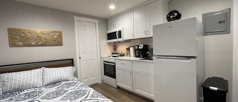 Brand New Guest Suite with Fully Stocked Kitchen