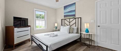 Queen size bed -bright and comfy bedroom 1