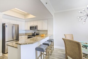 21-Ariel-Dunes-I-304-Kitchen