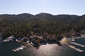 A breath of fresh air, let Trinity Home Lake Arrowhead (LA) be your place. 