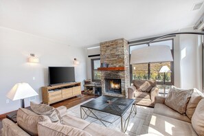 Lowell 402 living room with large sectional sofa and flat screen TV.