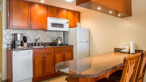 la-cabana-beach-resort-studio-kitchen.jpg