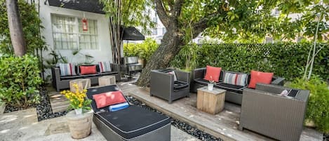 Enjoy your vacation on our outside loungers 