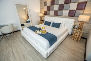 King size bed, perfect escape after a long day of sightseeing