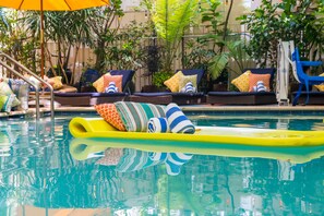 Swimming pool