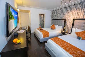 2 Queen size beds; perfect for your vacation!