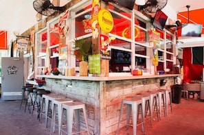 Bar (en la propiedad)