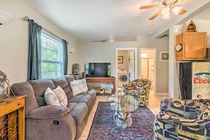 Living Room | Single-Story Home | Central Air Conditioning & Heating