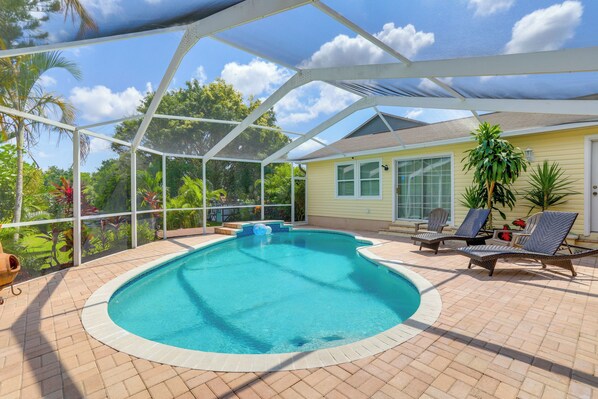 Largo Vacation Rental | 5BR | 3.5BA | 2 Stories | 3,100 Sq Ft | Step-Free Entry