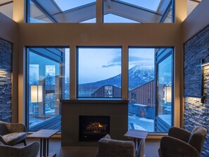 ・[Villa Type 2: Fireplace] The fireplace warms the inside of the building and makes your body warm.