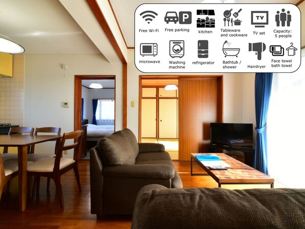 A large living and dining space, a space where you can relax in Japanese-style and Western-style rooms.