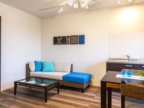 ・ [Sea breeze] Family room living room
