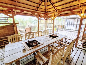 You can enjoy BBQ etc. on the vast wooden deck which is the biggest selling point of the facility