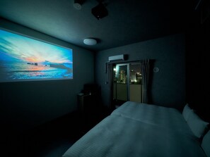 Superior: EPSON home projector image