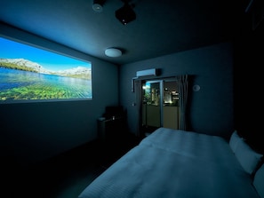 Superior: EPSON home projector image