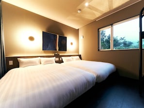 101-103 / Bedroom ① (Double bed x 2)