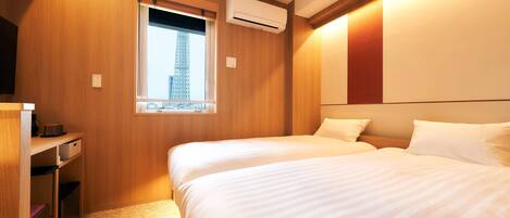 [Twin room with separate bath and toilet] A room with a view of the Sky Tree (R)