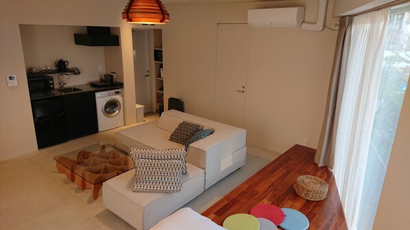 3F Living-Panoramic View of the Guest Room