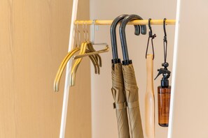 3F Living --Hanger rack