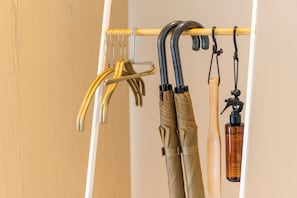 3F Living --Hanger rack
