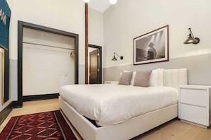 Bedroom (King)
