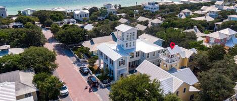 Look at this location! It is rare to find a deluxe carriage house this close to the beach in Seaside