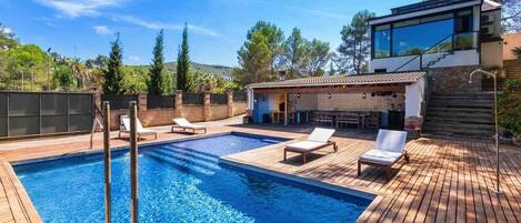 Villa Sante Fe near Sitges- Stunning Villa with Garden and Pool- Private pool 