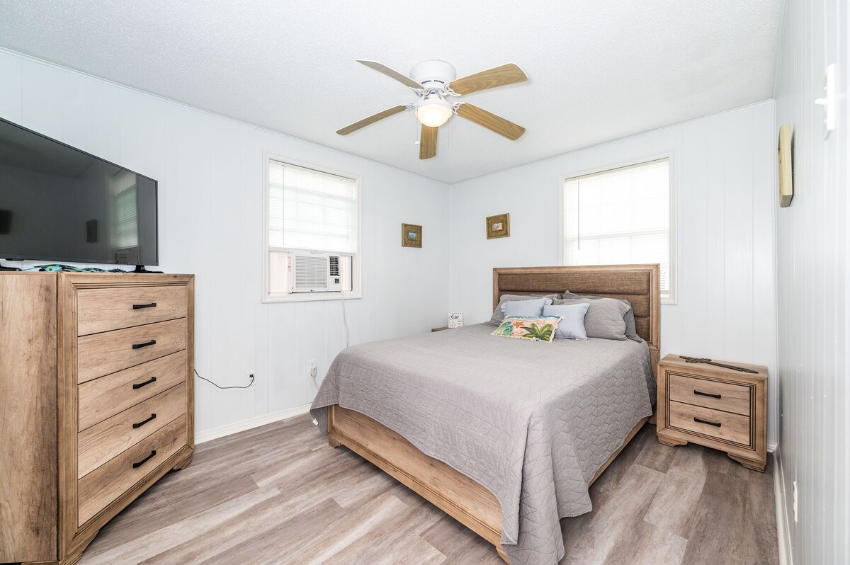 Fabulous Views, Updated, Minutes to ICW & Beach