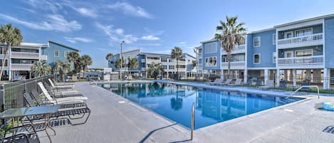 Gulf Shores Vacation Rental | 2BR | 2BA | 2nd-Floor Unit | 1,060 Sq Ft