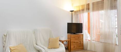 Furniture, Property, Building, Cabinetry, Comfort, Wood, Interior Design, Drawer, Floor, Television