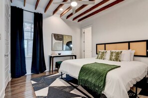 incredible master king bedroom with ensuite bathroom