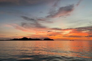 Grab the beach chairs and take in another jaw-dropping sunset in Guanacaste!