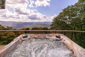 Bañera de hidromasaje al aire libre