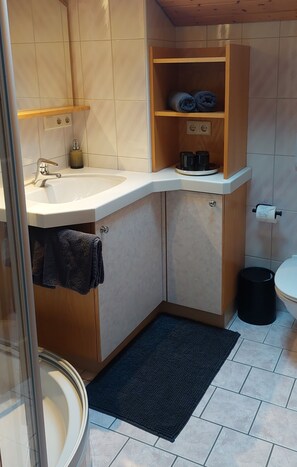 neu renoviertes Badezimmer 