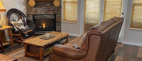 Living room with easy use gas fire place,  and large Smart TV