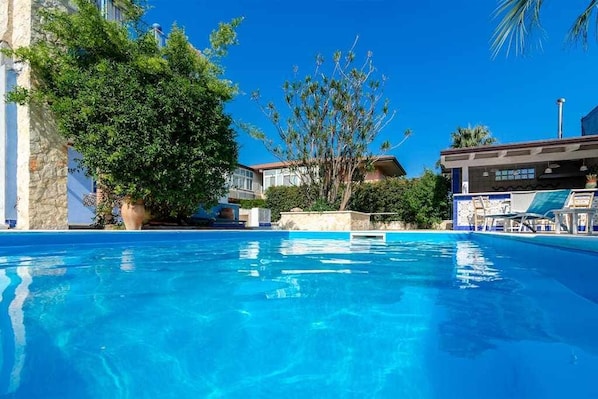 Swimming pool