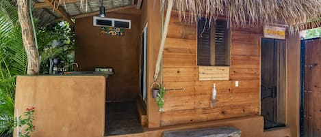 Cabana Ceiba and the fully equipped kitchen 