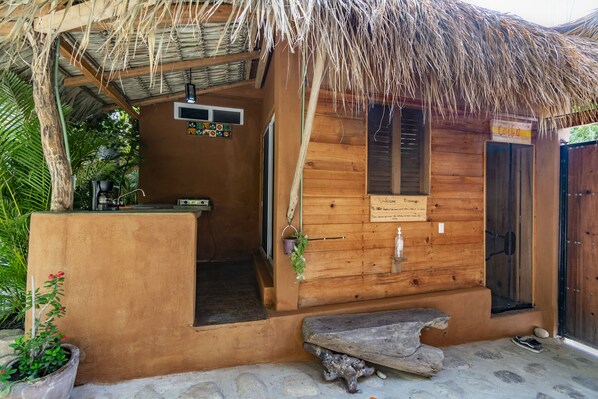 Cabana Ceiba and the fully equipped kitchen 