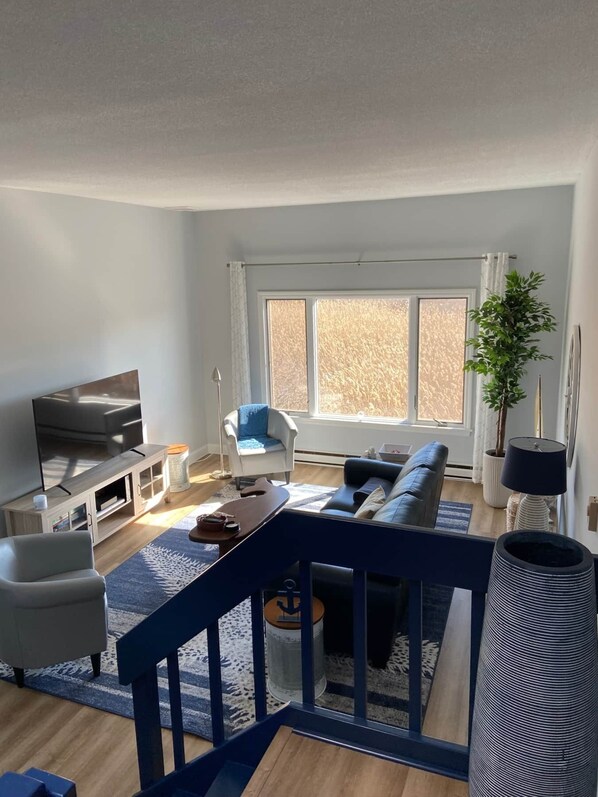 Large living room with 10ft ceiling