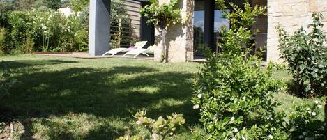 Jardin et accĂšs appartement