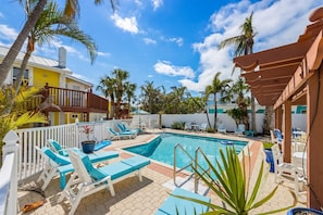 Lounge poolside