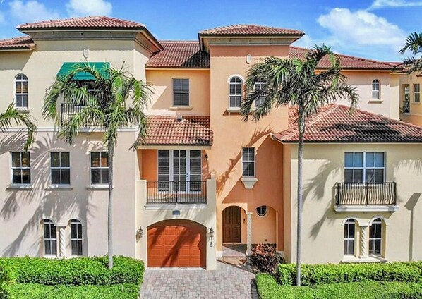 Welcome to Seascape Villa!