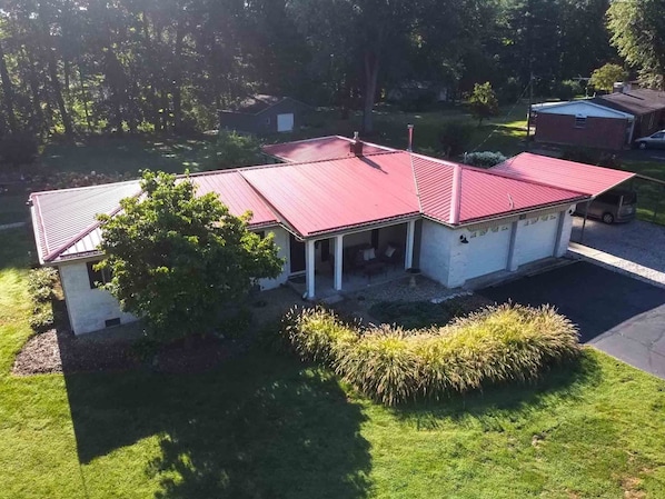 Home with wooded private backyard 